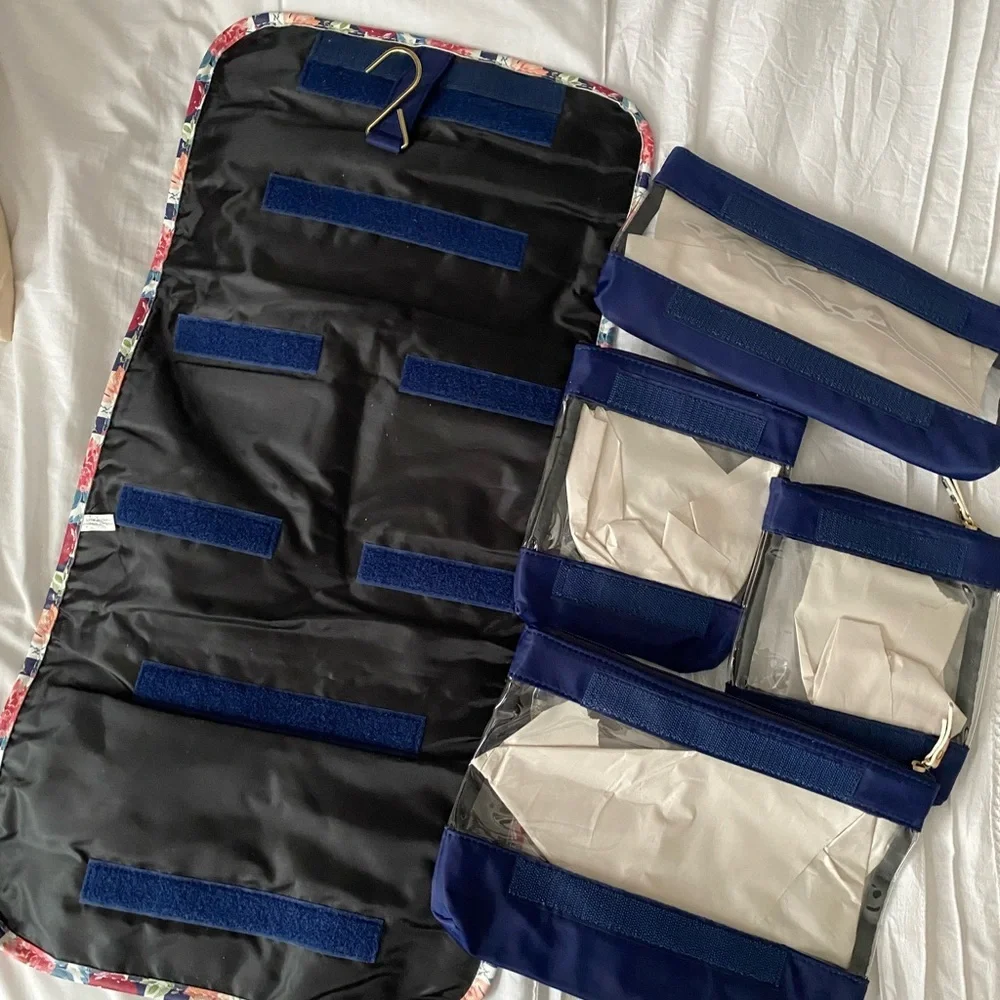 N/A hanging travel